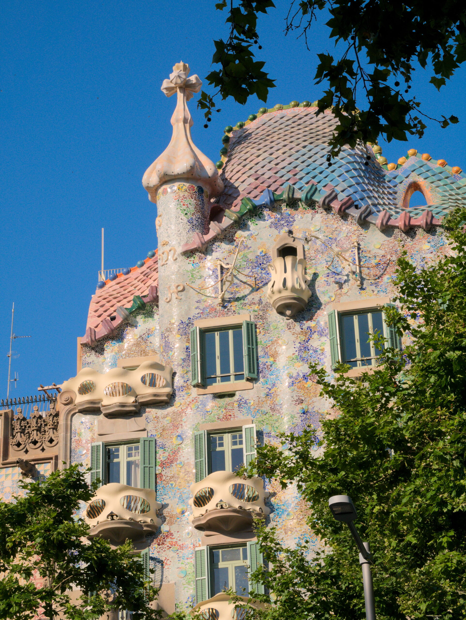 The intricate façade and curved balconies of Casa Batlló on Passeig de Gràcia