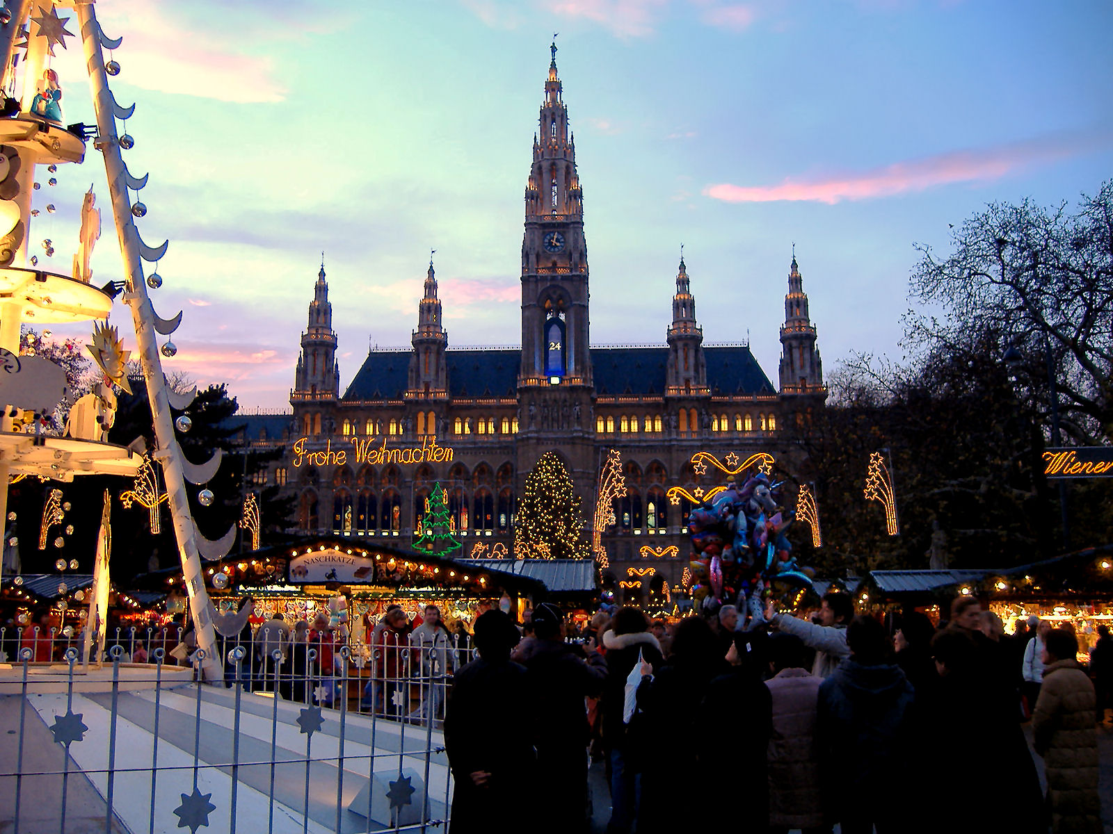 Vienna City Hall illuminated above the Christmas market at Rathausplatz
